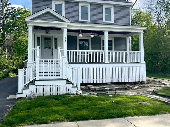 331 E Russell St, Barrington, IL 60010