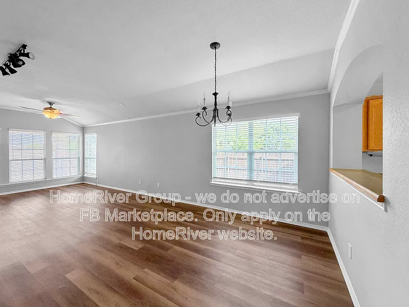 4 bed, 2.0 bath, 2096 sqft, $2,395 — Photo 4