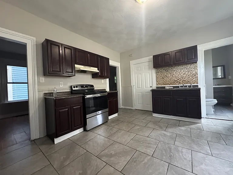 187 Wolcott St #1 — Photo 1