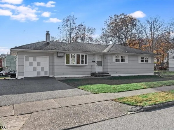 37 Roy Ave, Bloomingdale Boro, NJ 07403