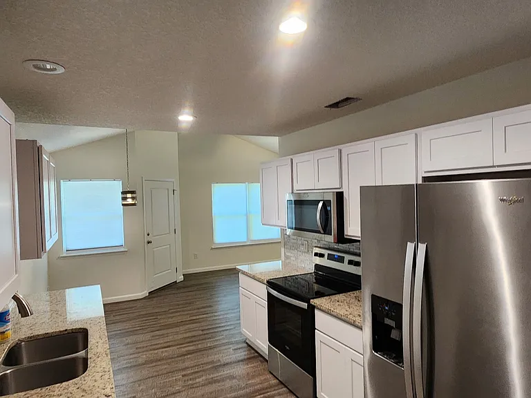 1303 Hickory St — Photo 1