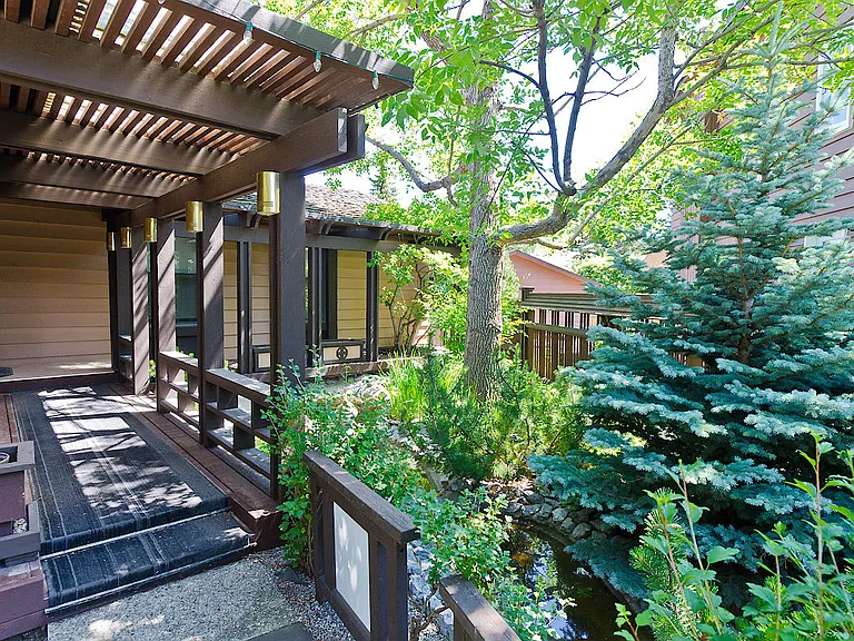 740 Coach Bluff Cres SW — Photo 3