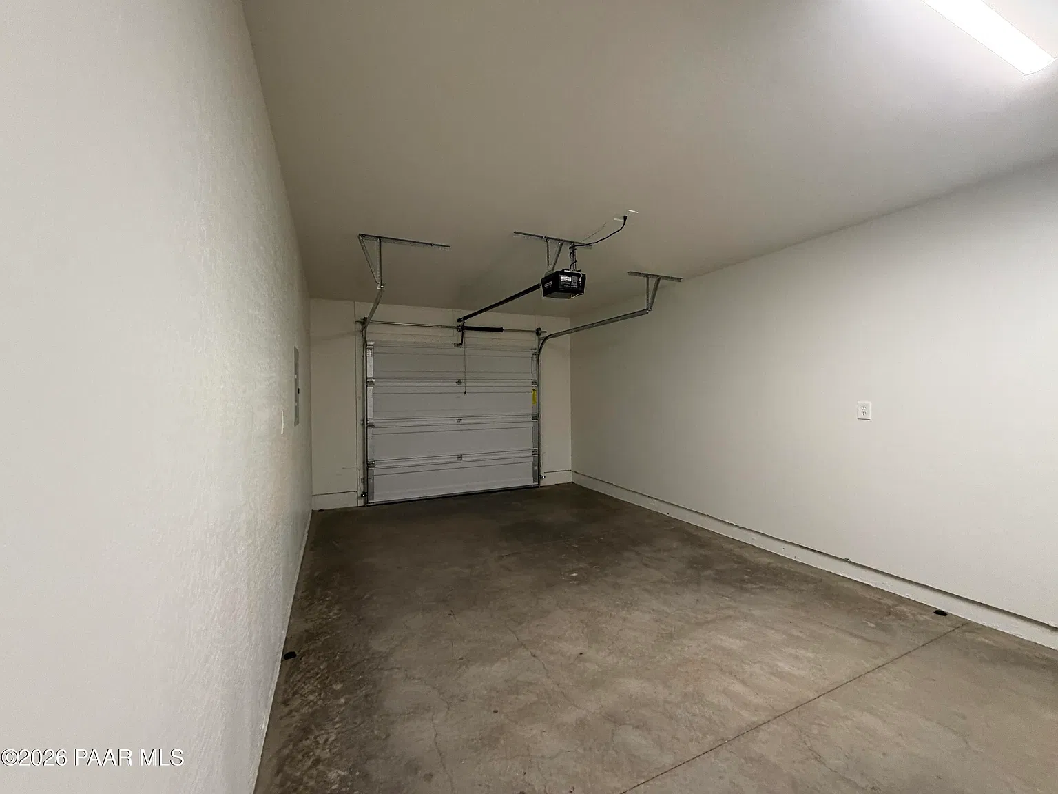 3 bed, 2.5 bath, 1400 sqft, $2,400 — Photo 3