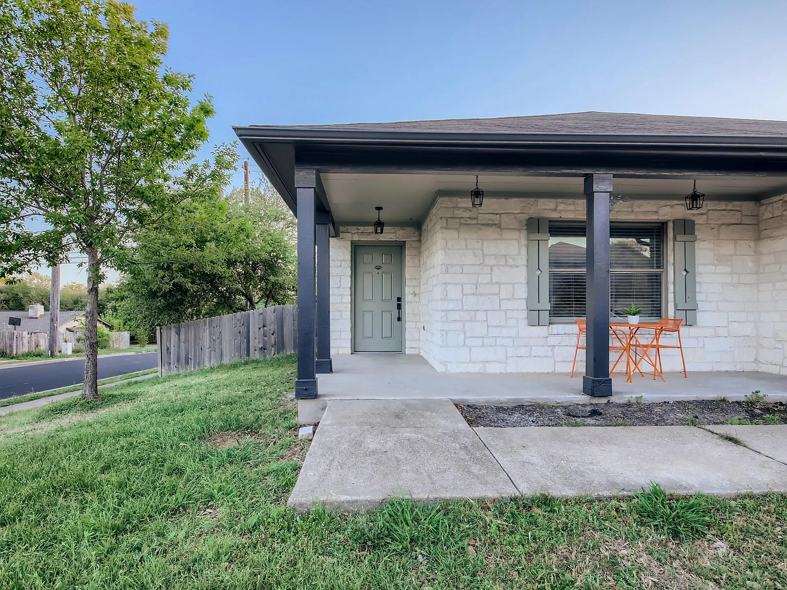 3 bed, 1518 sqft, $2,400 — Photo 4