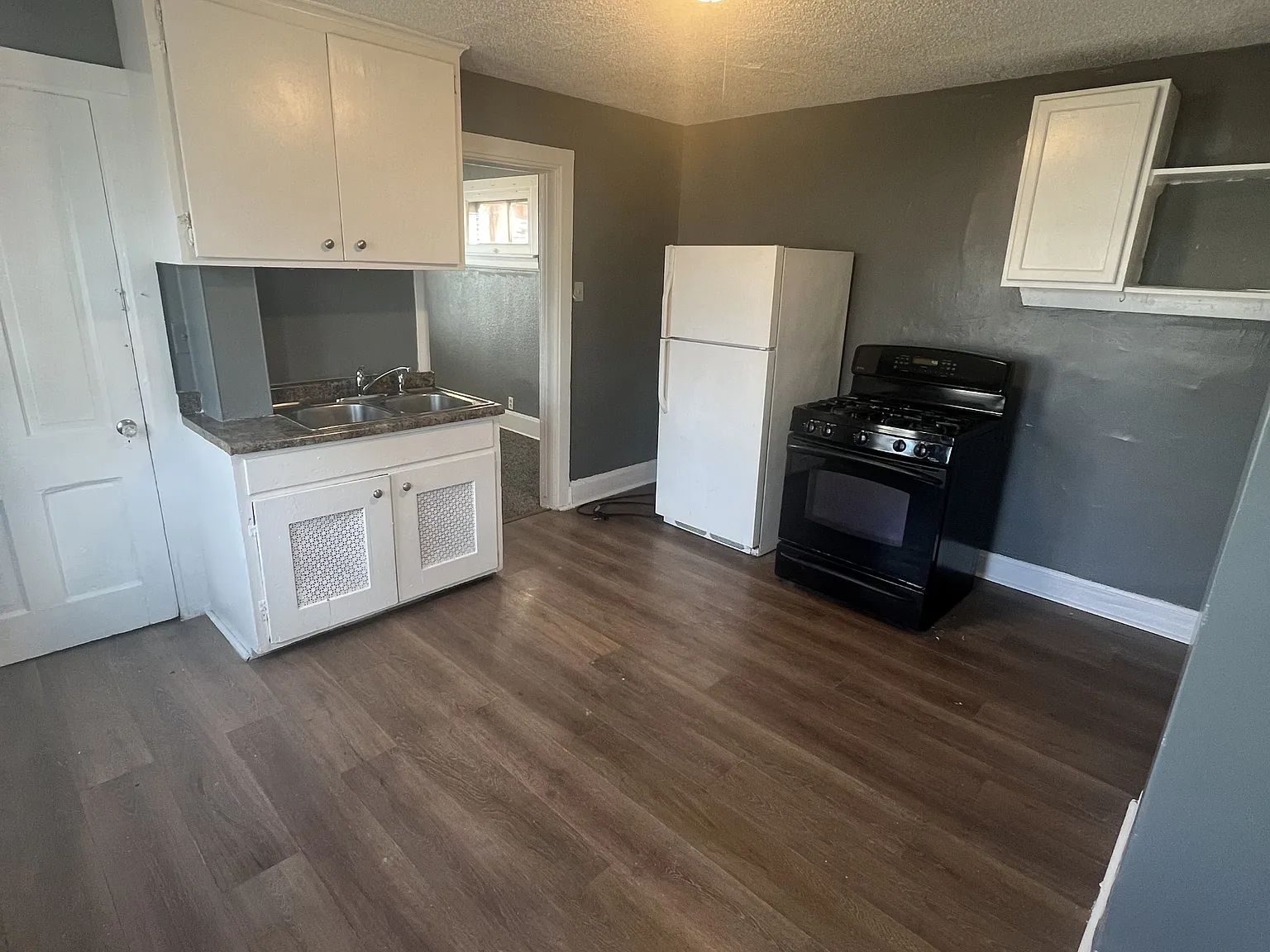 644 Thomas Ave. - 1 — Photo 3