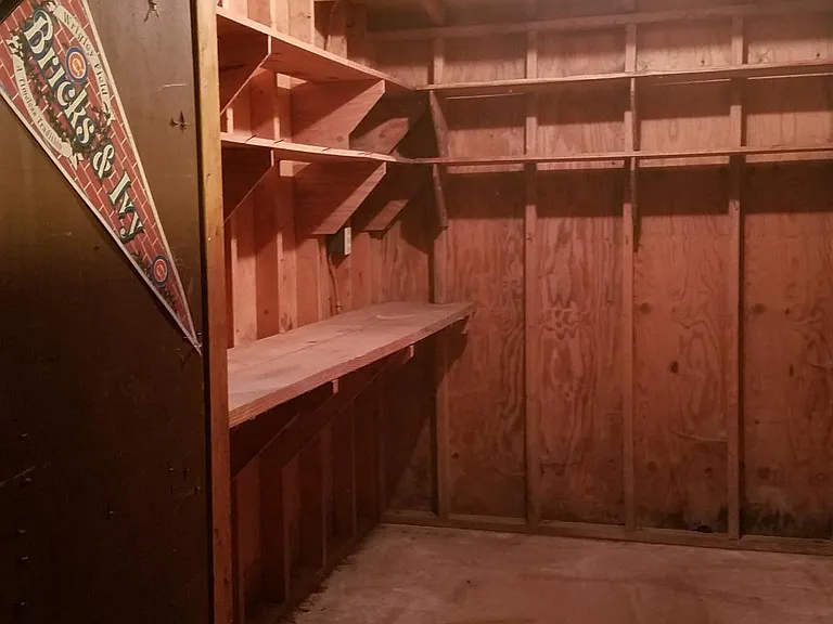Workshop/storage