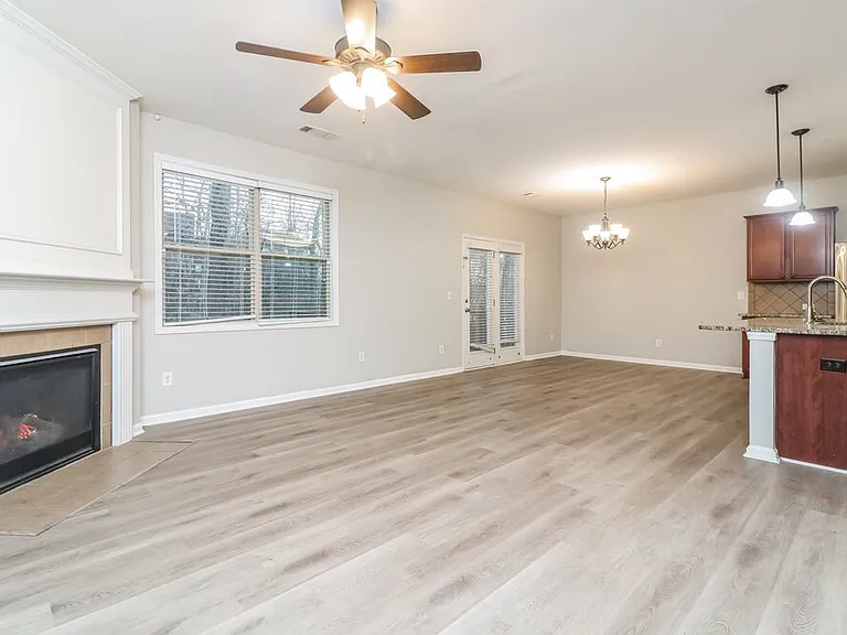 275 Shaw Dr — Photo 5