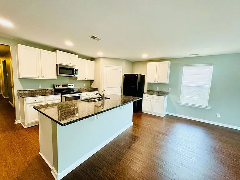 623 Hogan Dr — Photo 6