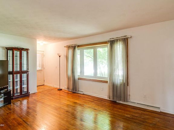 4th image of 8415 Harvest Ave