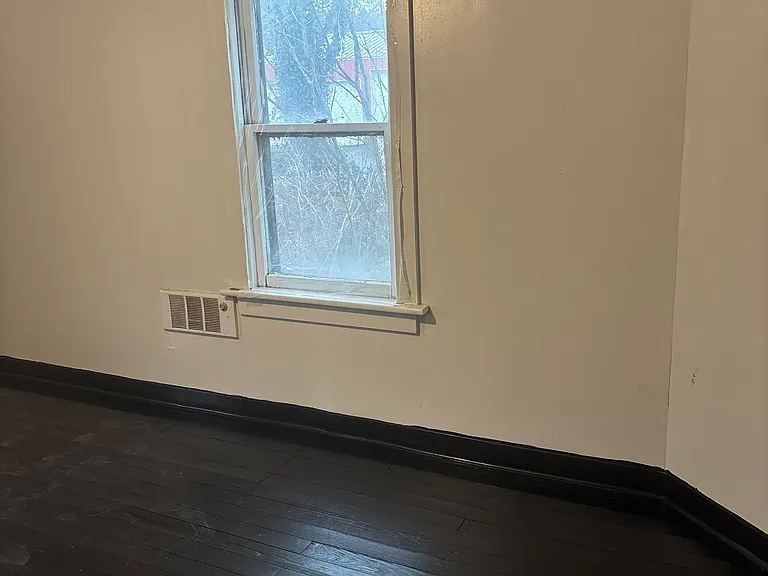 1145 E Webster St — Photo 12