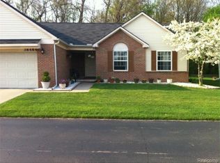 38484 Emerald Ln N #28, Westland, MI 48185