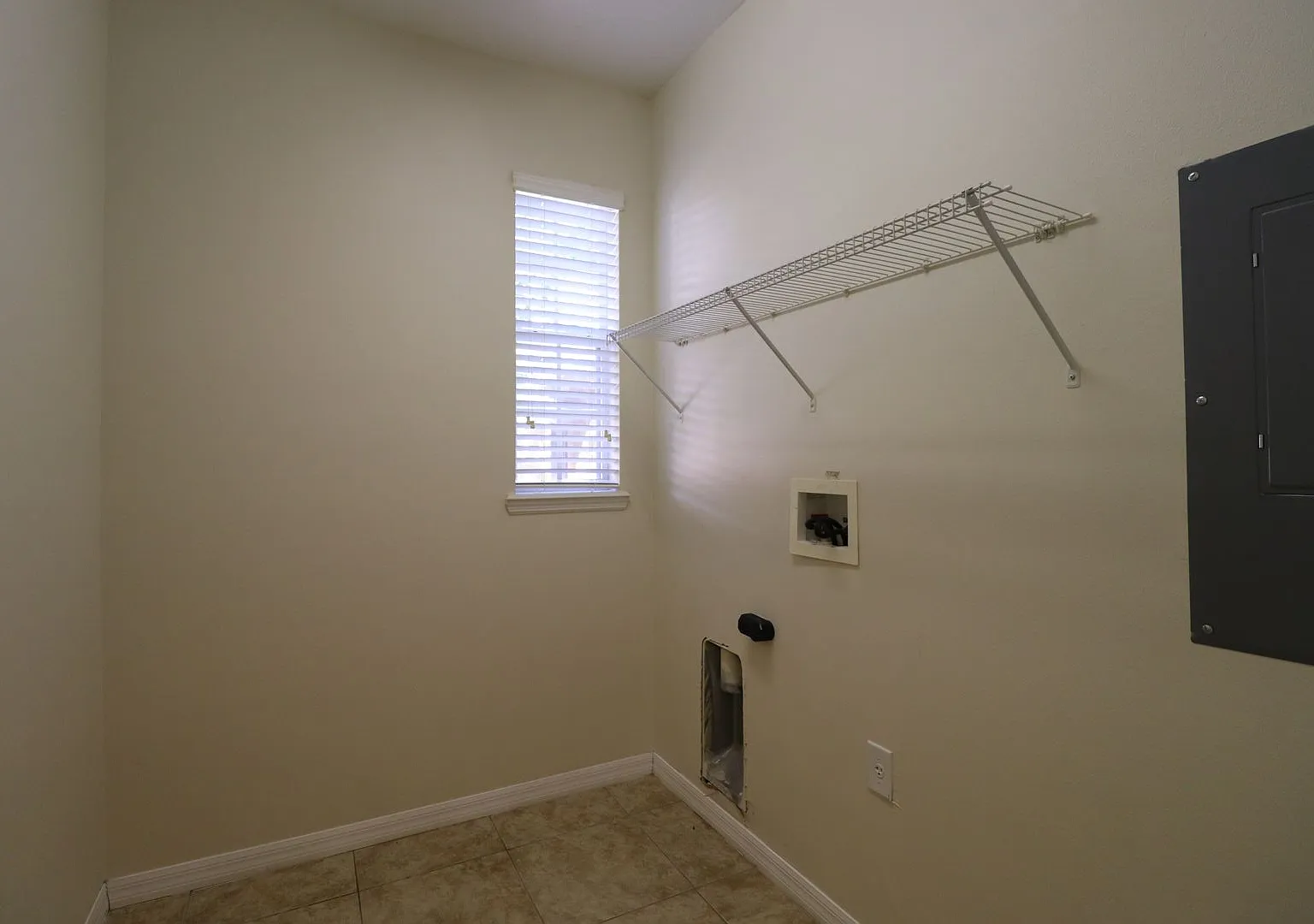 3/2.5/2 Town Home in gated community with public pool! — Photo 4