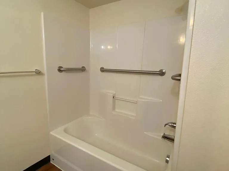Christopher Crest Apartments — Photo 9