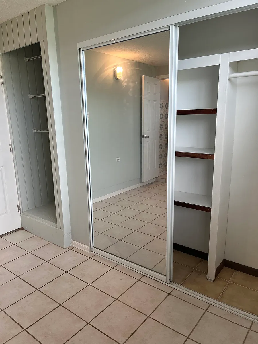 Building Photo - 2713 Calle 8
