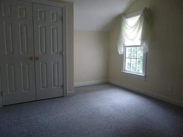 100 E Wedgwood Dr, Yorktown, VA 23693