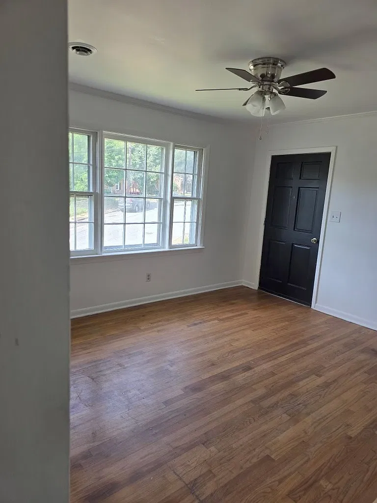3 bed, 989 sqft, $1,300 — Photo 3