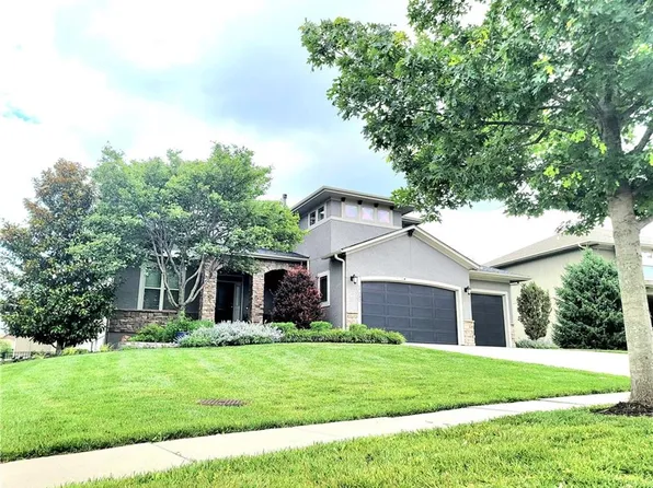 17232 W 198th St, Spring Hill, KS 66083