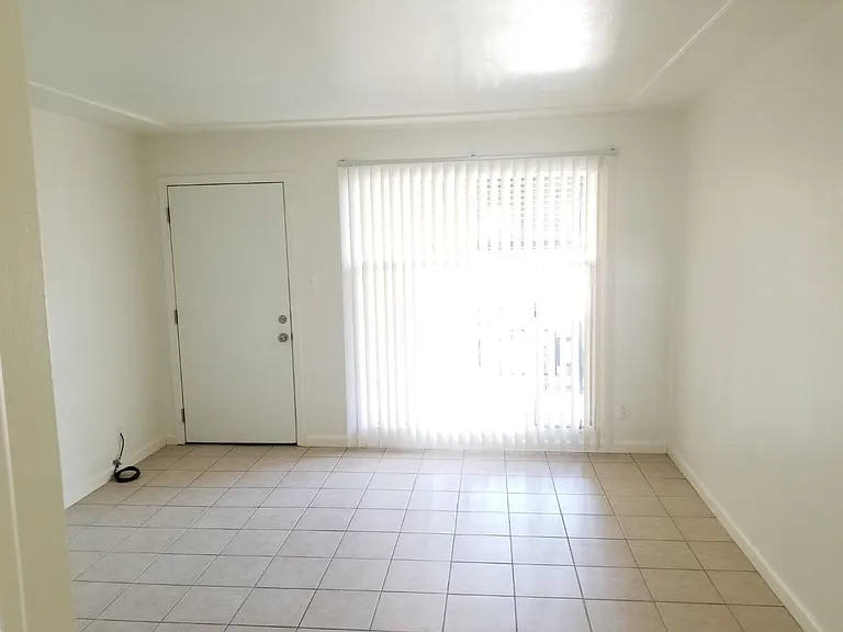 858 E Carmen Ave #H — Photo 6