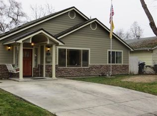 953 S Ivy St, Medford, OR