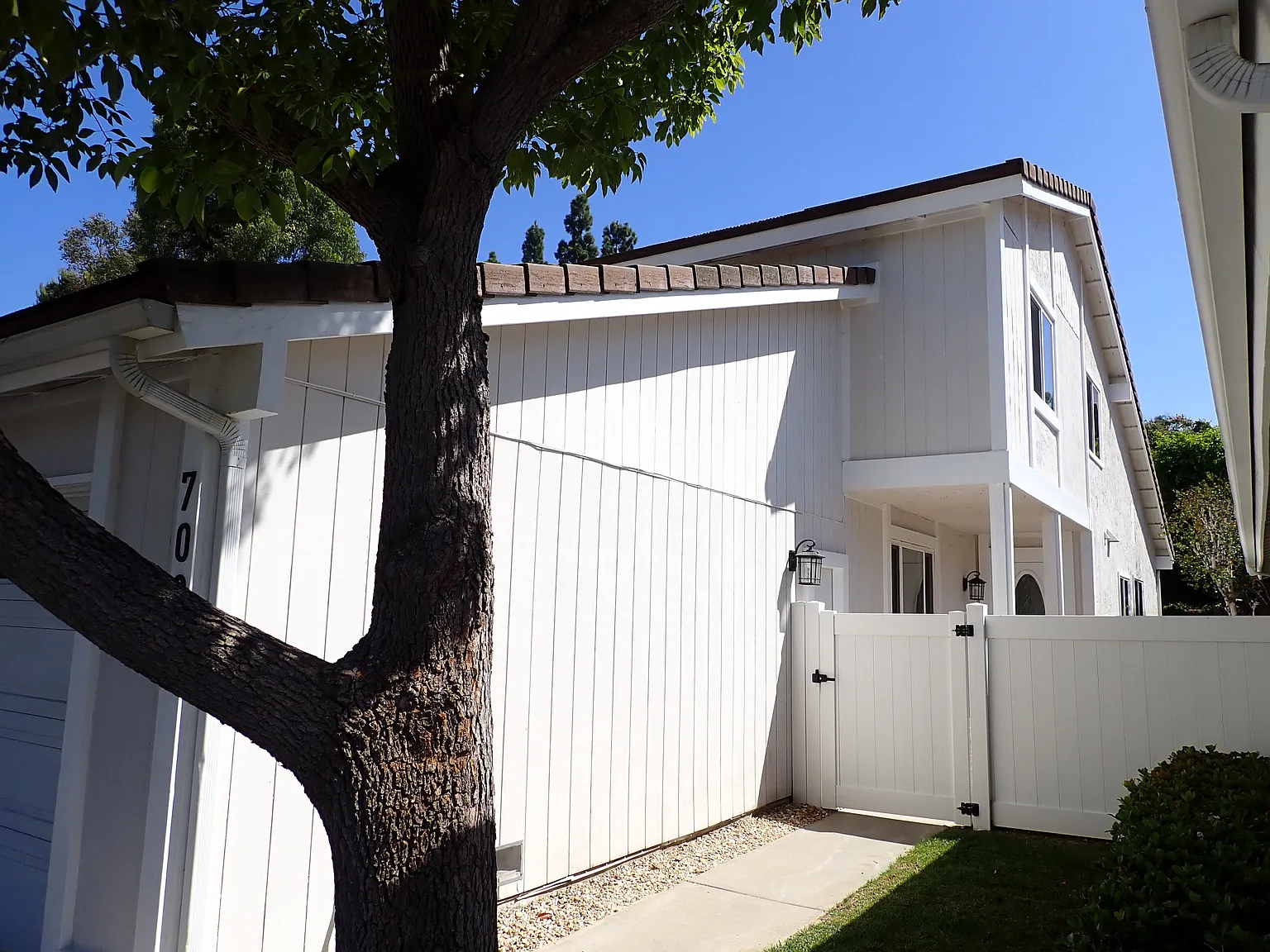 4 bed, 2.5 bath, 1887 sqft, $4,425 — Photo 2