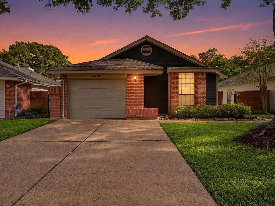 8518 Pool Creek Dr
