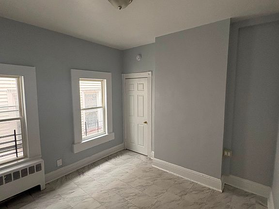5th image of 162 Waverly St APT 2