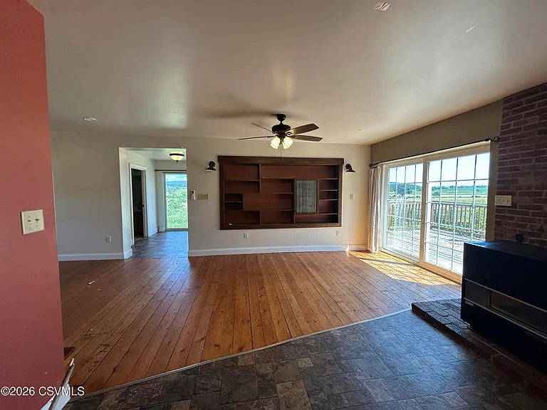 687 Hanselman Rd — Photo 16