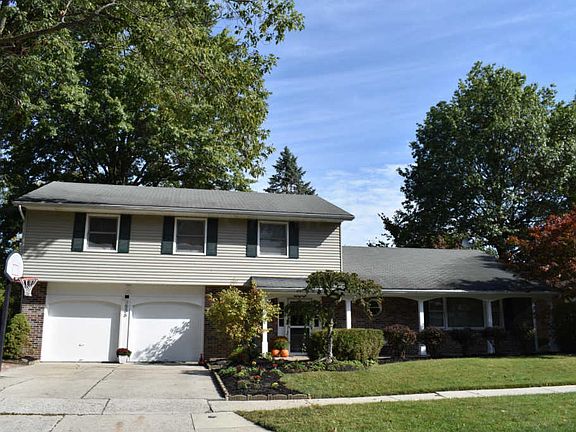 3rd image of 656 W Parkway Dr
