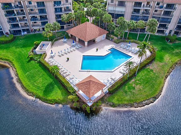 3rd image of 501 Seafarer Circle #204