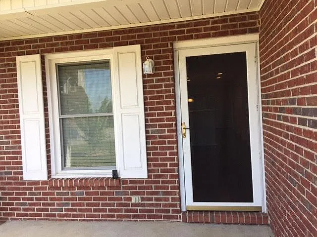 1462 Oxford Pl — Photo 2