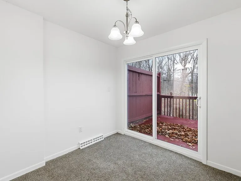 1273 Chateau Dr — Photo 10