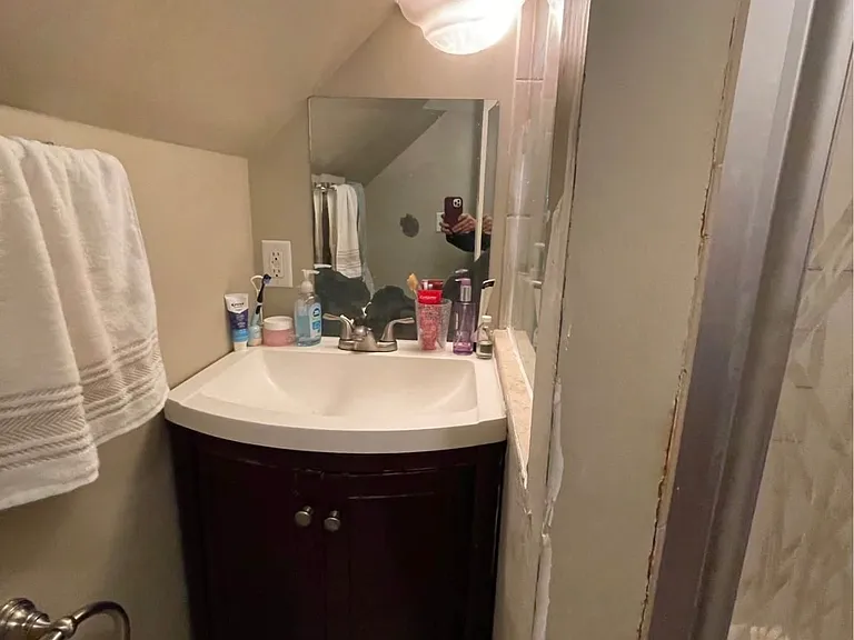 123 Winthrop St #B — Photo 2