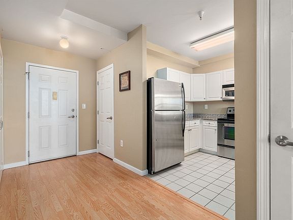 3rd image of 1 Cityview Ln Unit 711