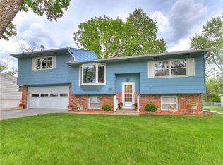 1018 Norwood Dr, Norwalk, IA 50211