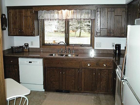 Updated kitchen, granite countertops.