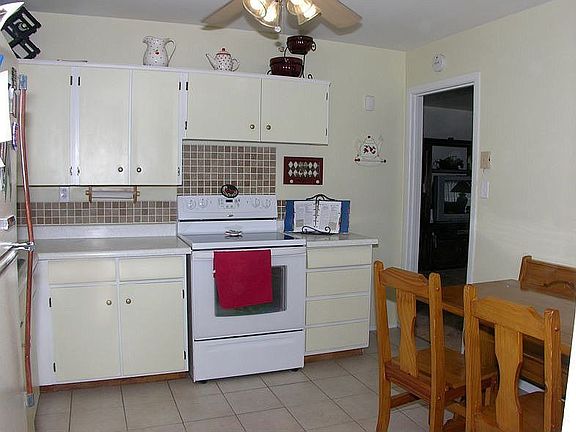 Eat In Kitchen View 2