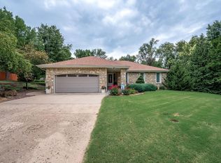 2120 Fairdale Ct, Salina, KS 67401