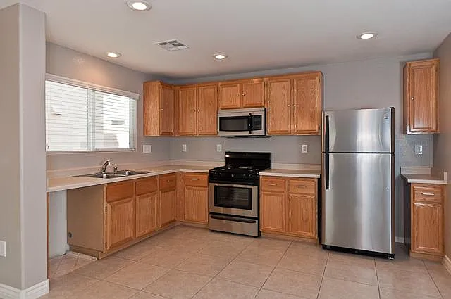 Northwest Las Vegas 3-Bedroom Home in Gated Community — Photo 3