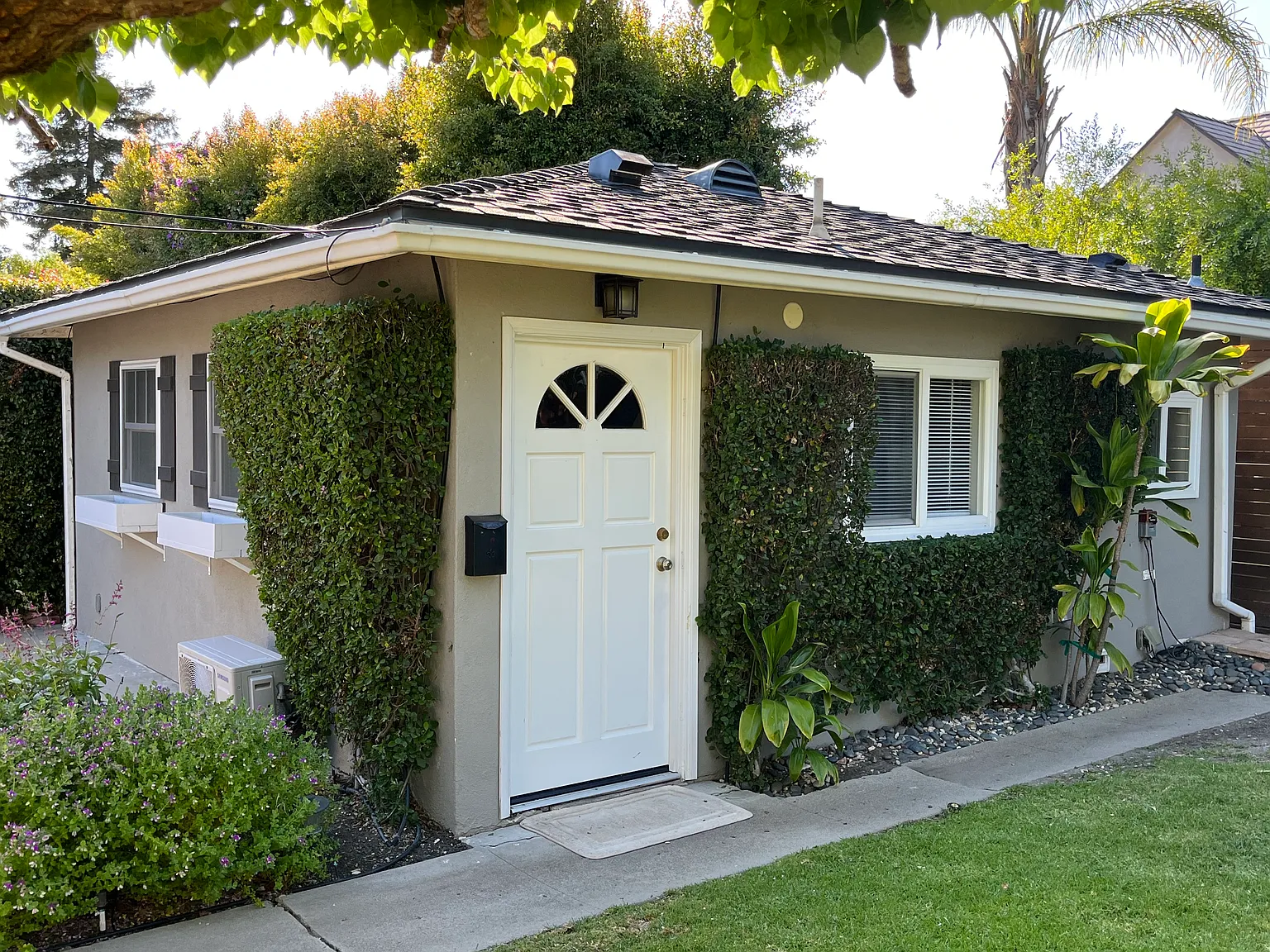 Studio, 400 sqft, $2,675 — Photo 1