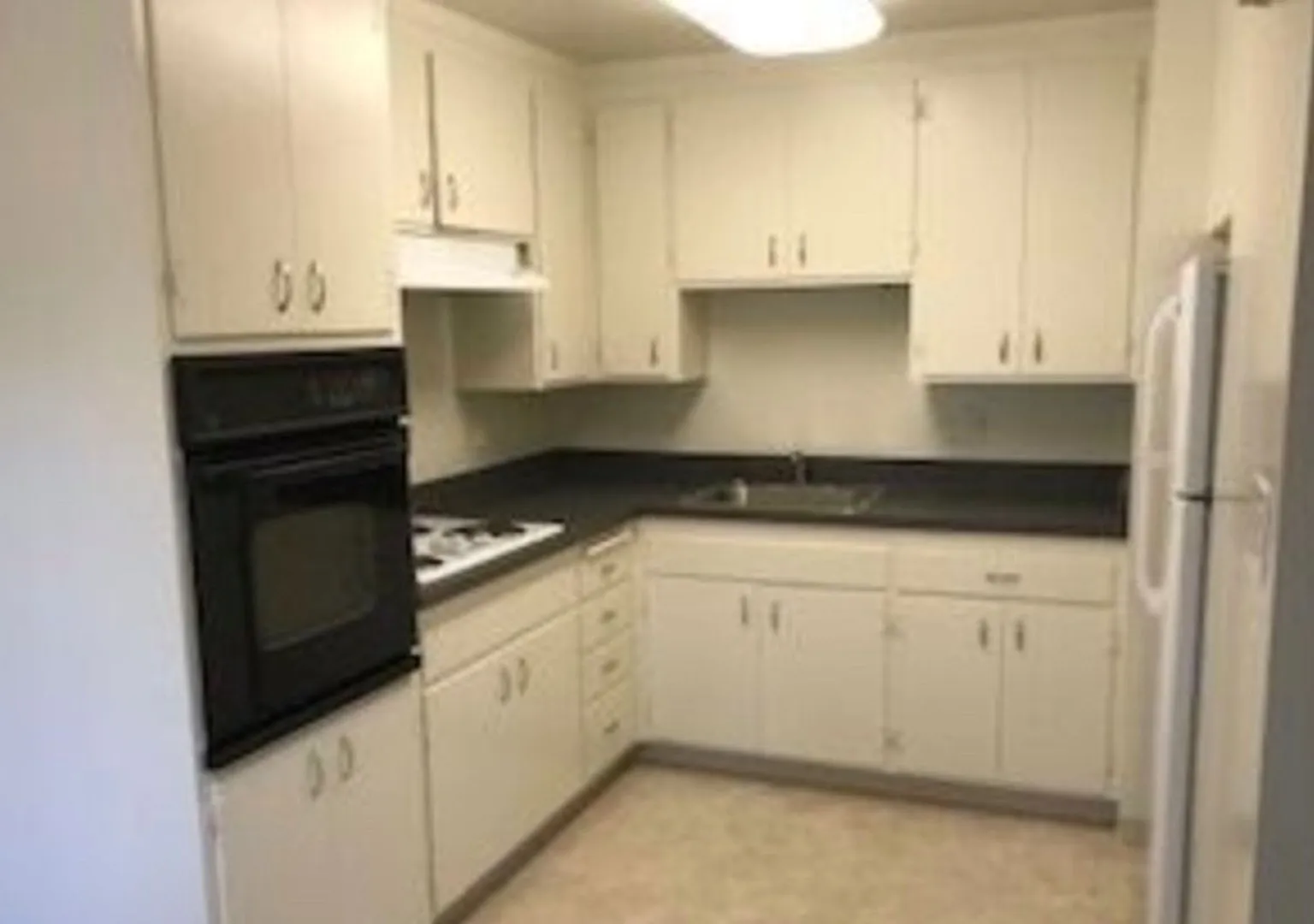 2819 Derby Street — Photo 3