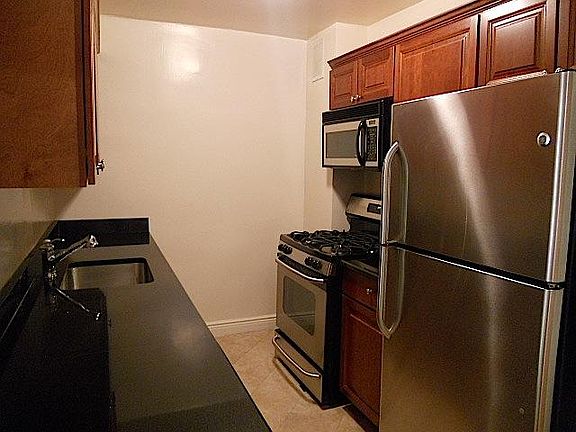 5th image of 315 Edwards St #3DW