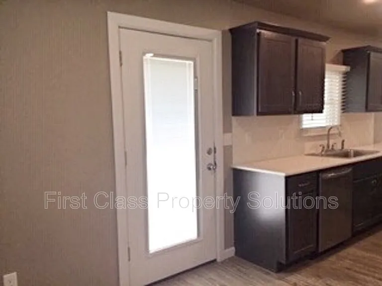7001 NW 45th St — Photo 12