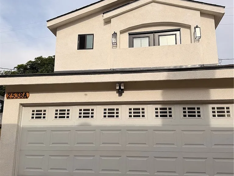 2538 Quincy Ave — Photo 4