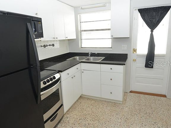 3rd image of 4815 Northwood Ave