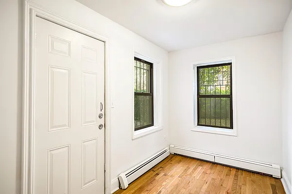 Rented by Century 21 Metropolitan | media 12