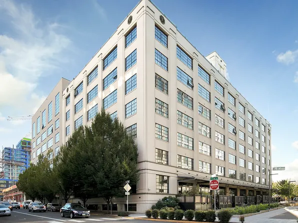 1400 NW Irving St APT 417, Portland, OR 97209