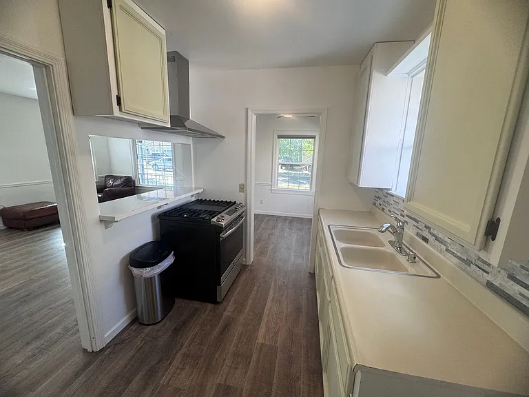 1559 Virginia Ave — Photo 8