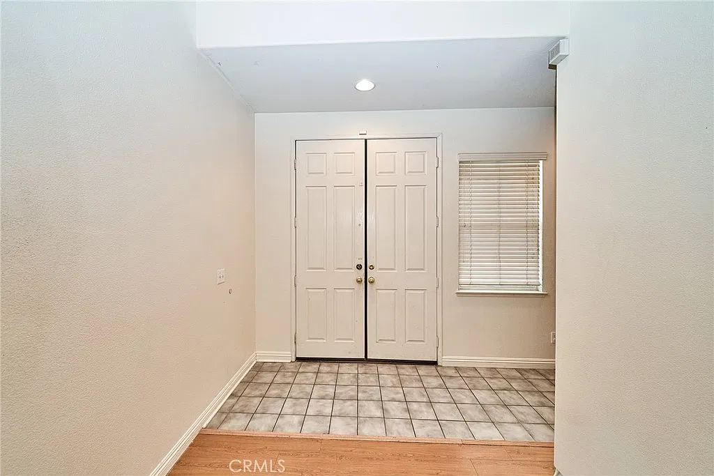 5 bed, 3.5 bath, 3036 sqft, $3,990 — Photo 4