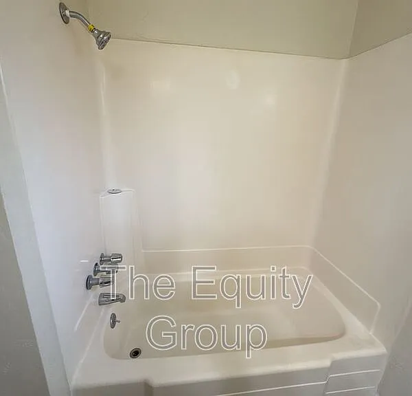 547 W Tulare Ave #A — Photo 10