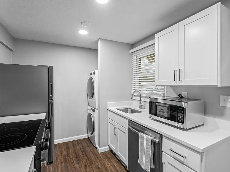 360 Thames St — Photo 2